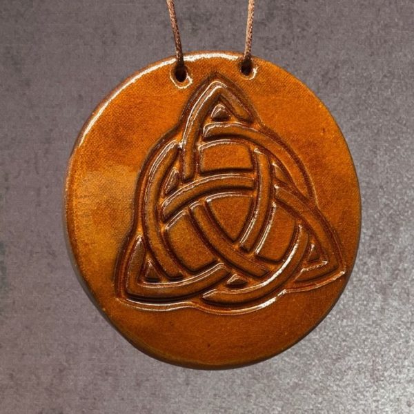 Triquetra celtique amulette en céramique