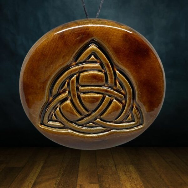 amulette triquetra celtique