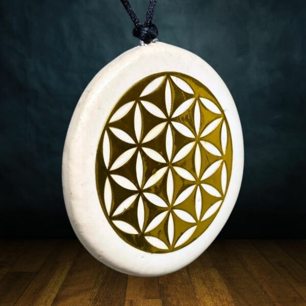 pendentif graine de vie doré