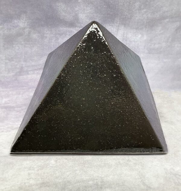 Pyramide énergétique en céramique - Pyramide énergétique en céramique (côté 14 cm) bleu sidéral