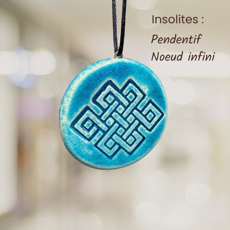 objet ésotérique insolite ceramique amulette porte bonheur et pendentif