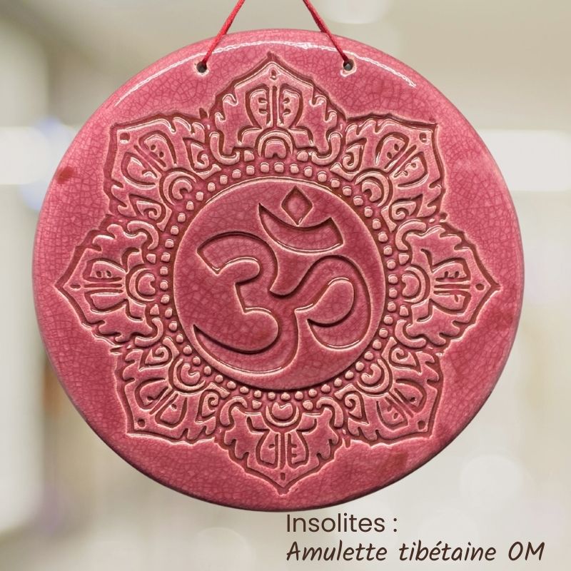objet ésotérique insolite ceramique amulette porte bonheur et pendentif