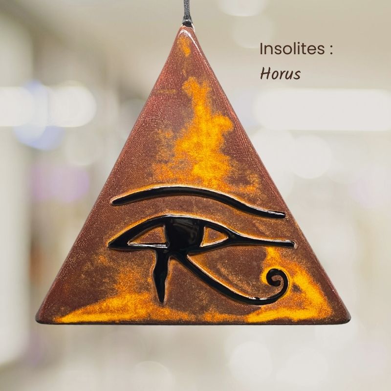 objet ésotérique insolite ceramique amulette porte bonheur et pendentif